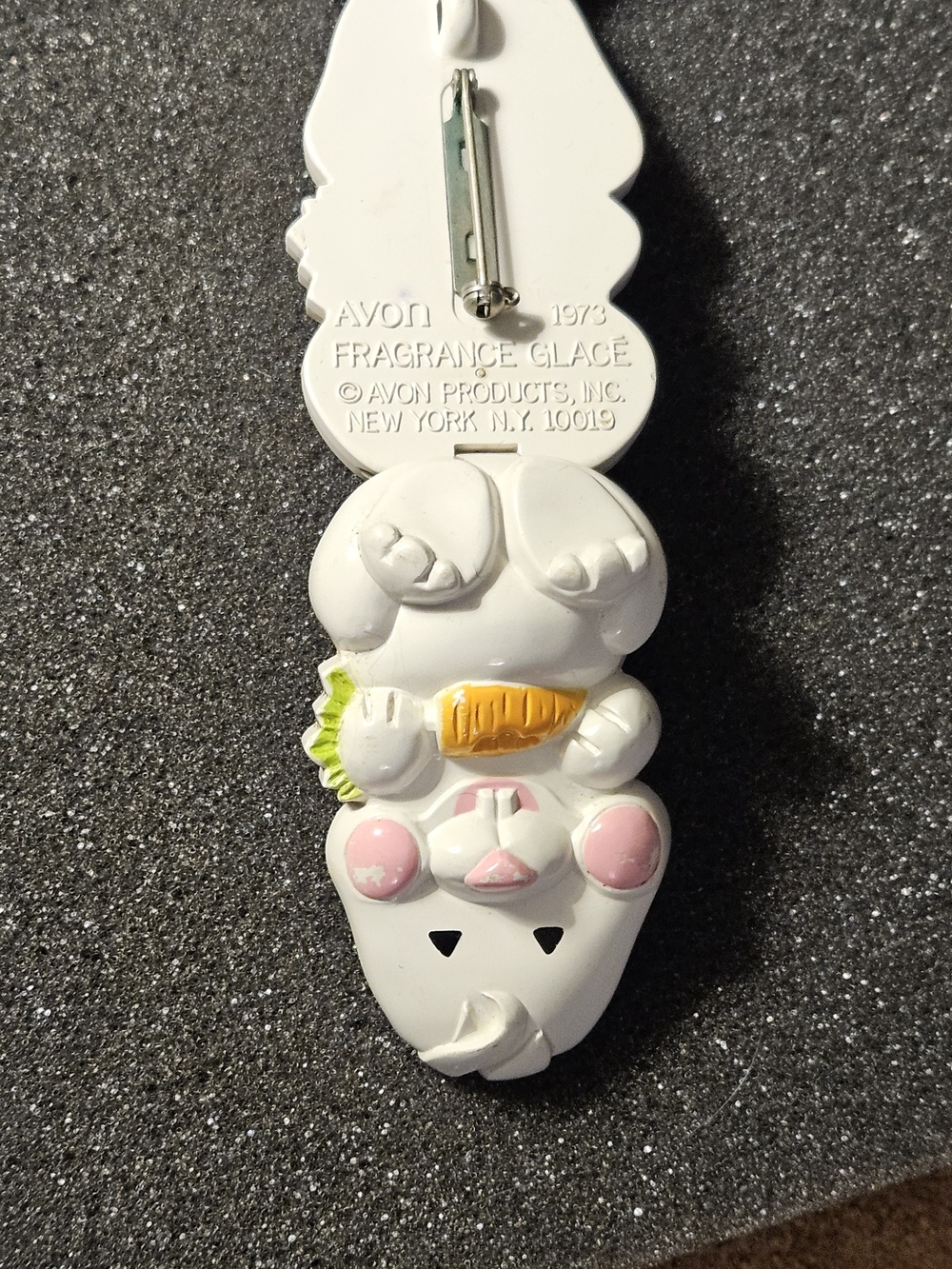 Avon Bunny Rabbit Pin-Fragrance Glace-Vintage 1973 - Picture 5 of 6